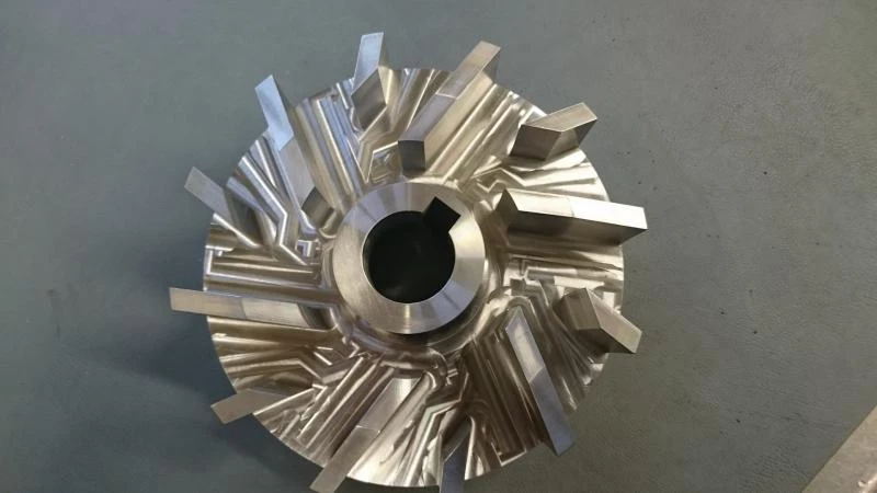 Rotor à ailettes d'ensemble émulseur usiné dans la masse