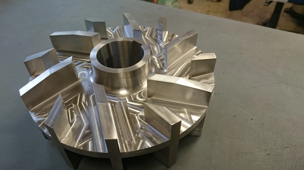 Rotor à ailettes usiné dans la masse en aluminium par USINAGE 2J